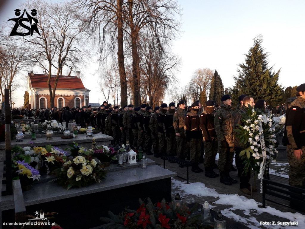Tłumy pożegnały 16-letnią Wiktorię