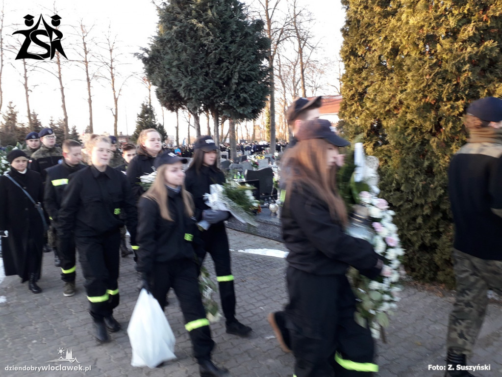 Tłumy pożegnały 16-letnią Wiktorię