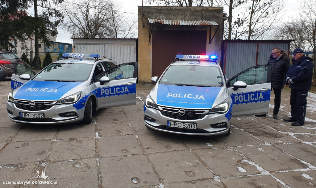 Proboszcz poświęcił nowe radiowozy