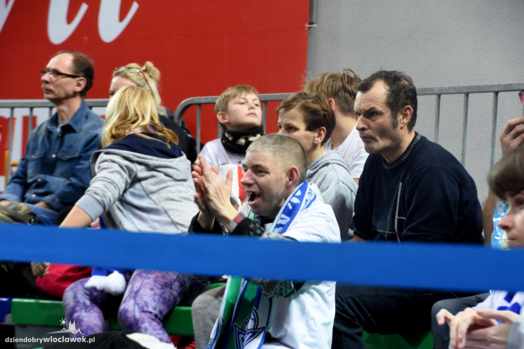 Kibice na meczu Anwilu z BK Banvit