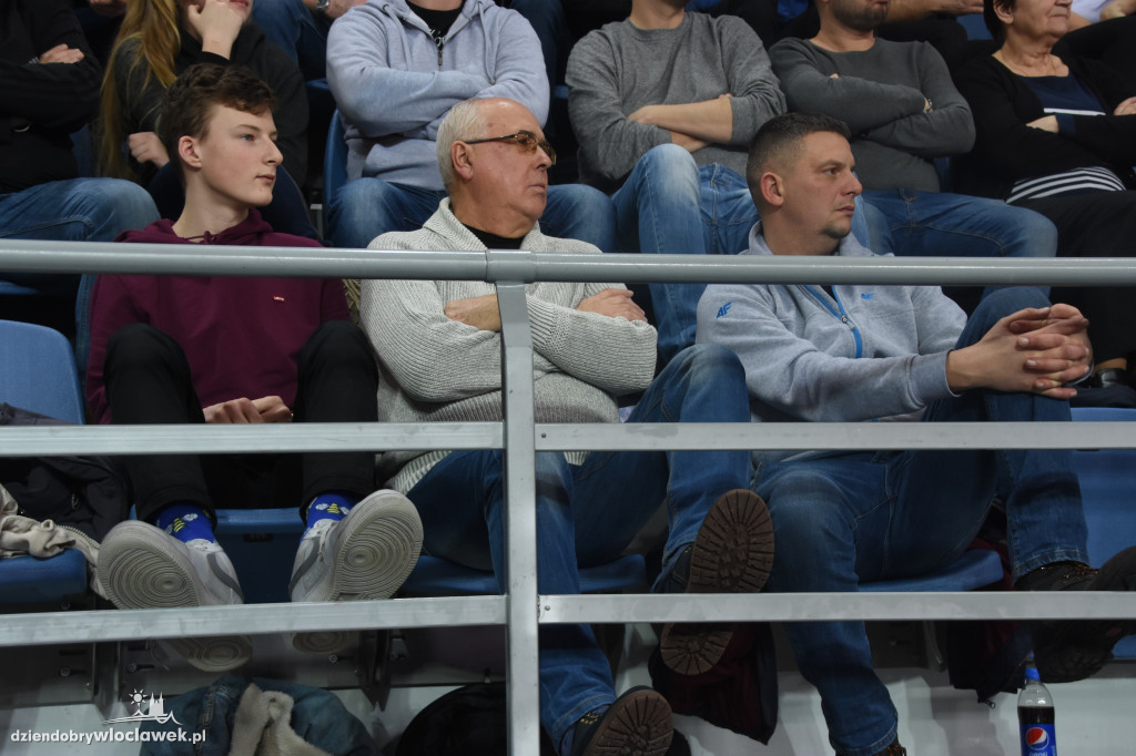Kibice na meczu Anwilu z BK Banvit