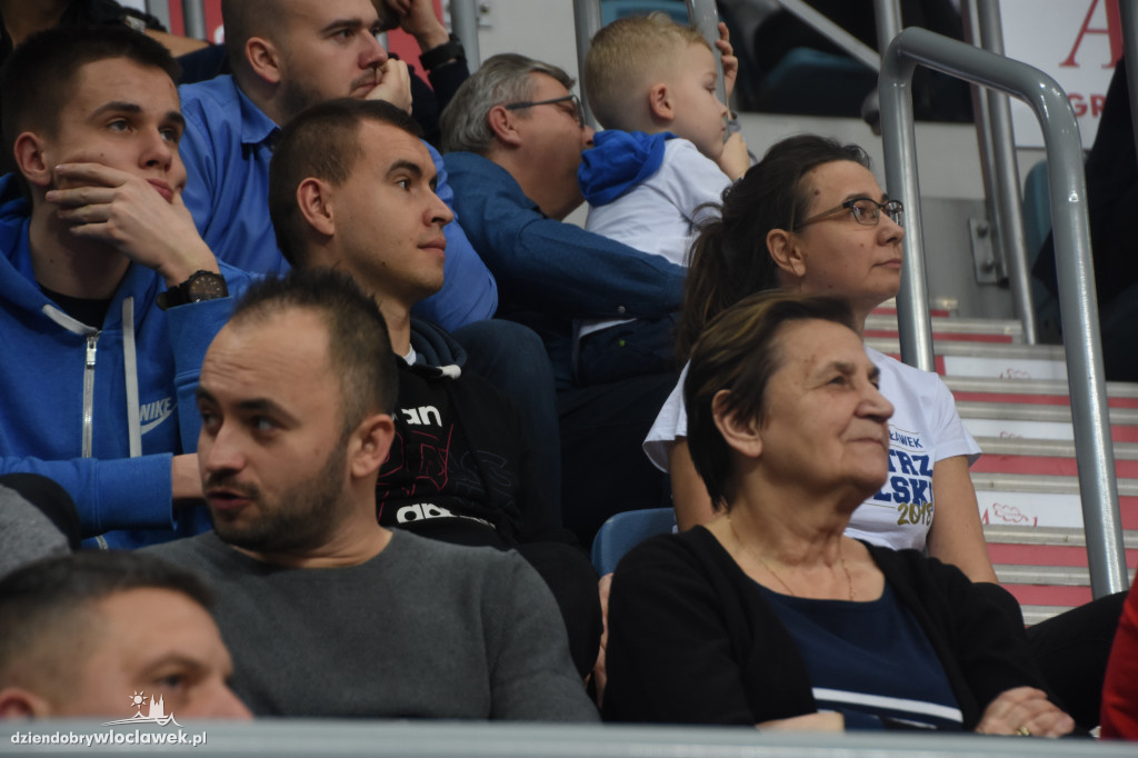 Kibice na meczu Anwilu z BK Banvit