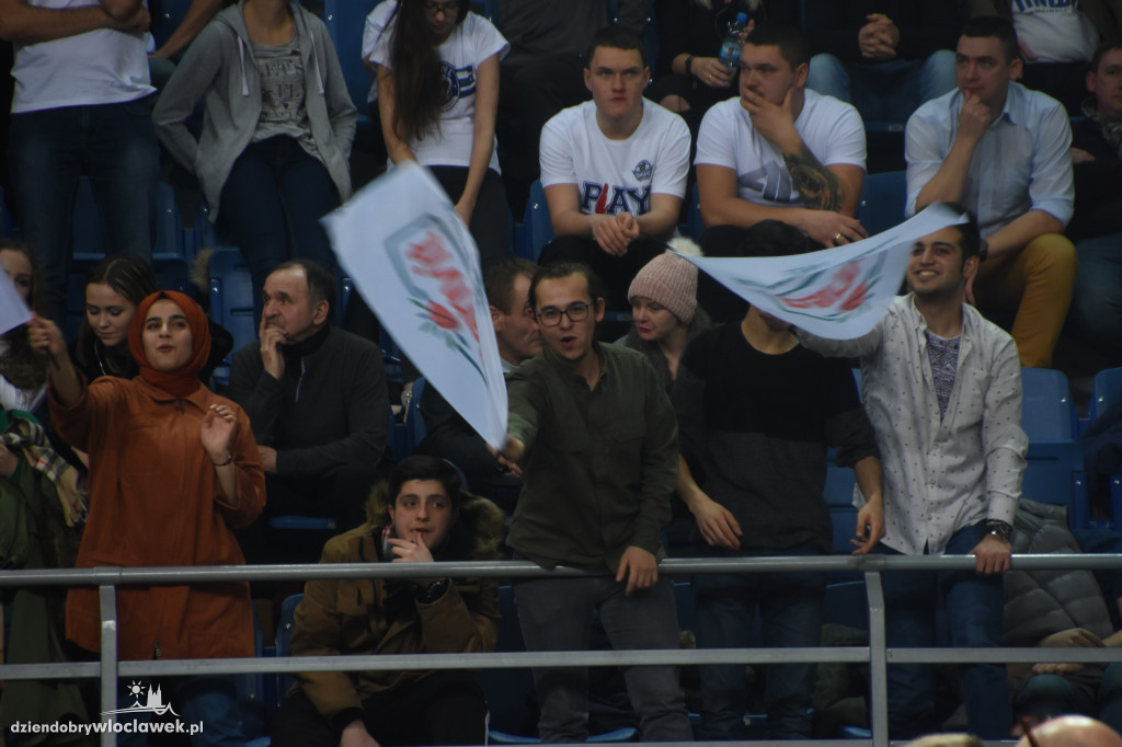 Kibice na meczu Anwilu z BK Banvit