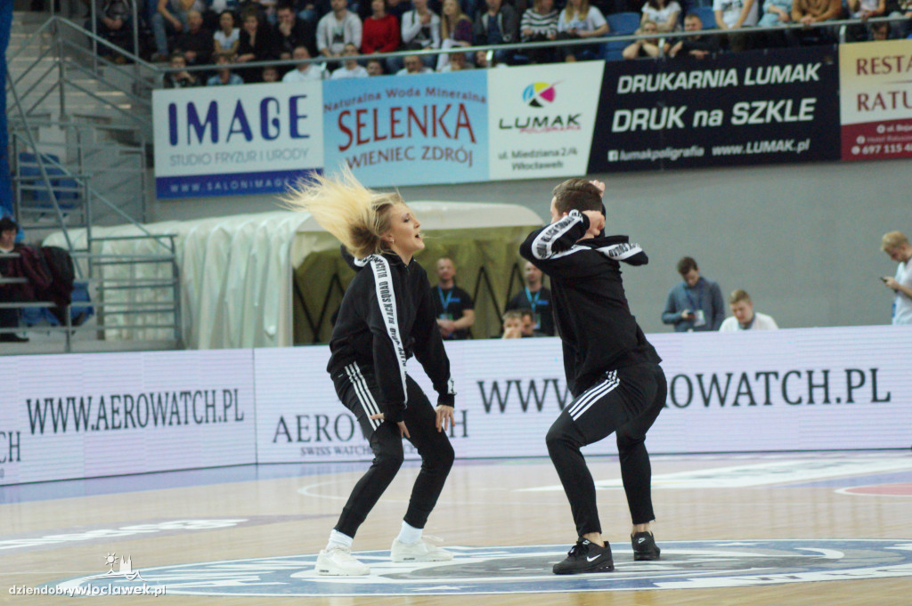 Cheerleaderki na meczu z Treflem