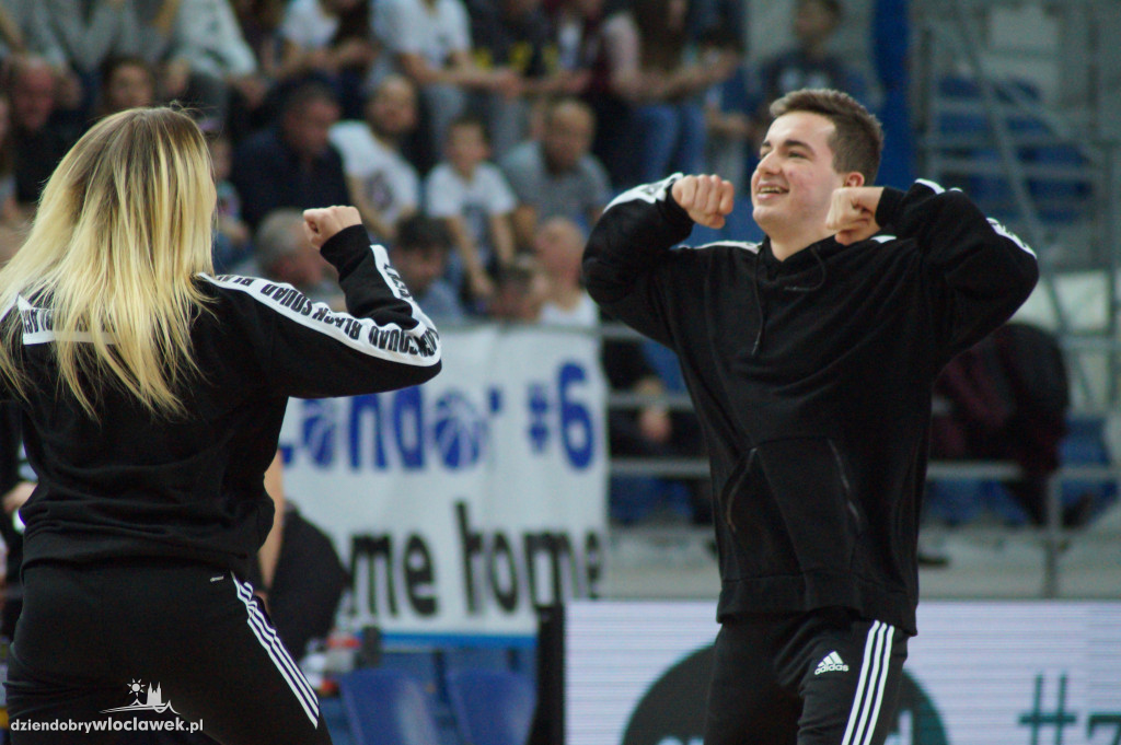 Cheerleaderki na meczu z Treflem