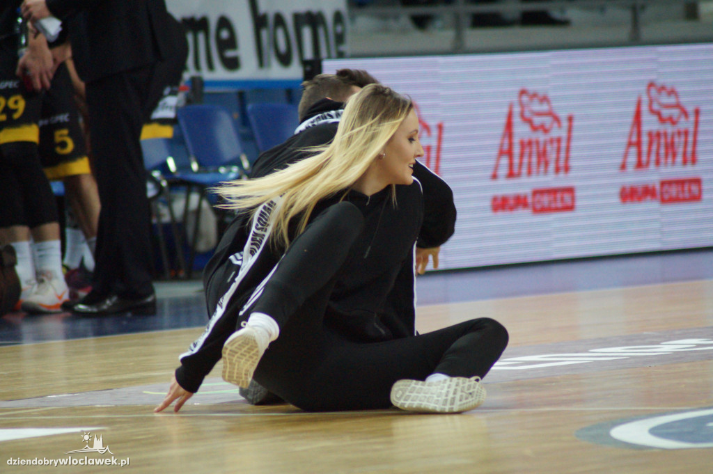 Cheerleaderki na meczu z Treflem