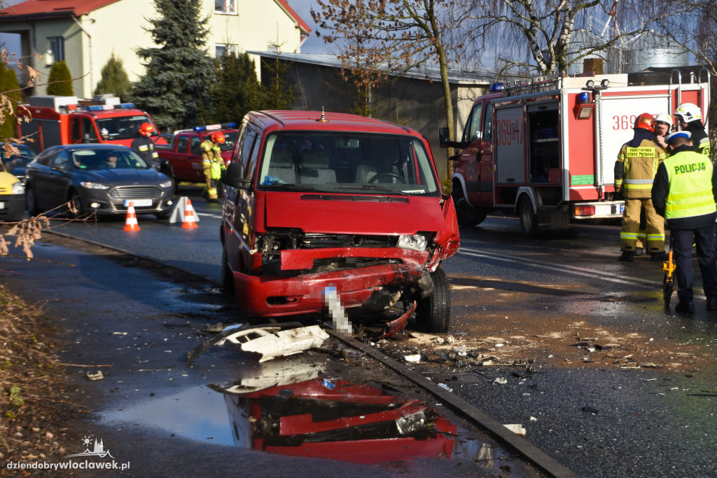 Zderzenie dwóch aut w Pikutkowie