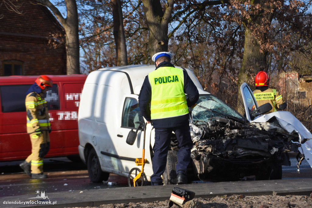 Zderzenie dwóch aut w Pikutkowie