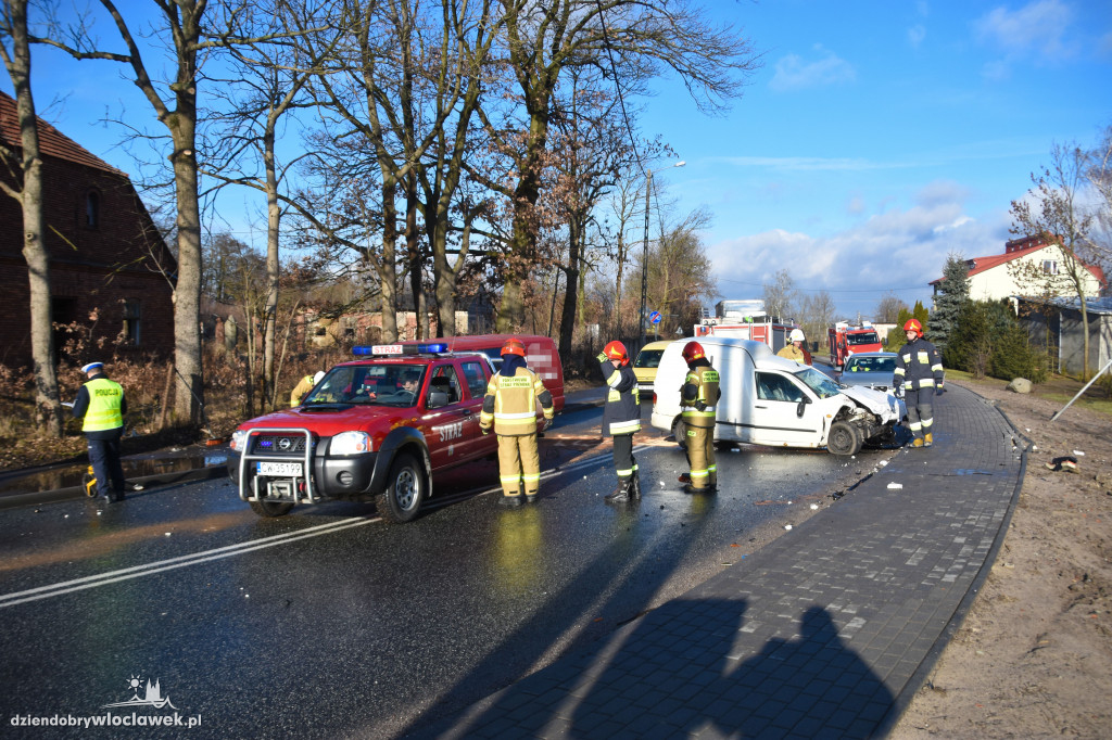 Zderzenie dwóch aut w Pikutkowie
