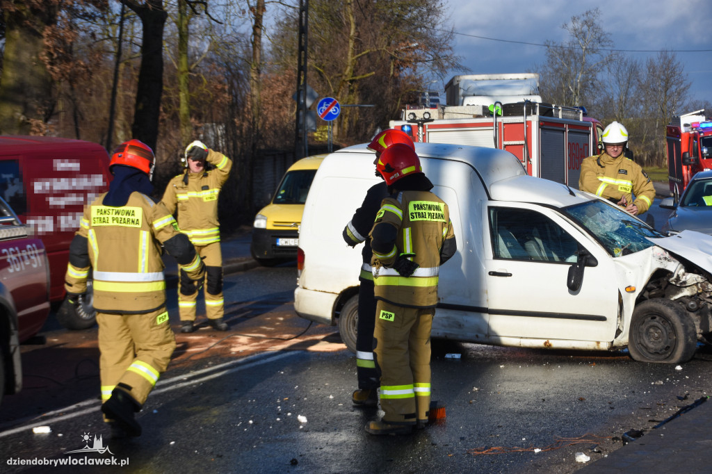Zderzenie dwóch aut w Pikutkowie