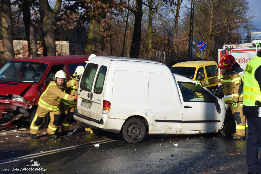 Zderzenie dwóch aut w Pikutkowie