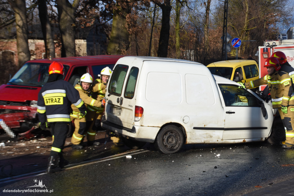 Zderzenie dwóch aut w Pikutkowie