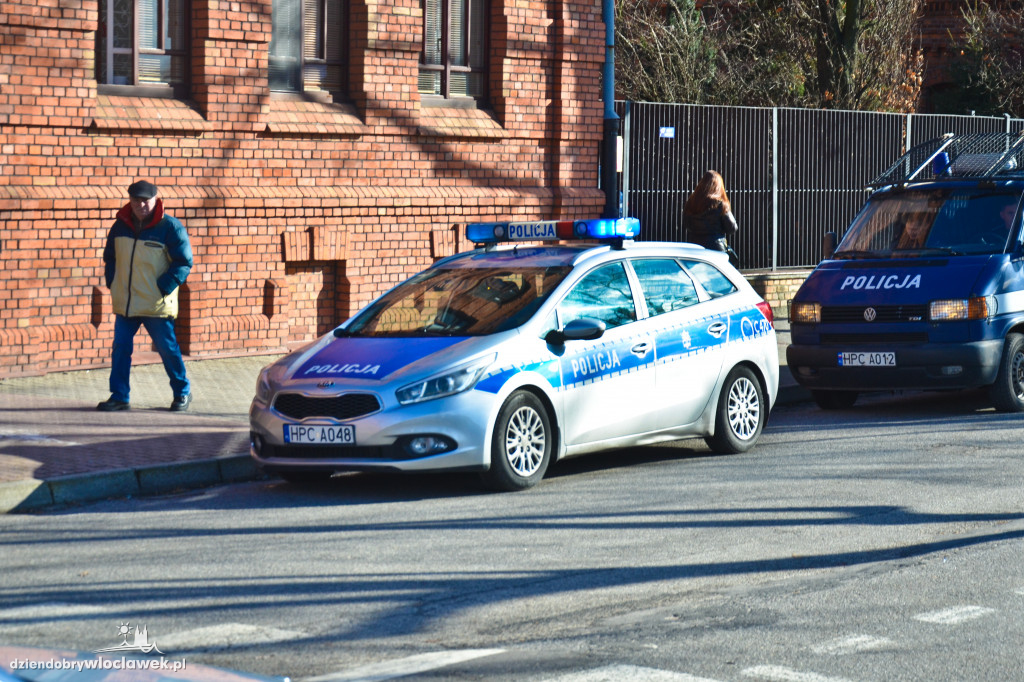 Alarm bombowy w budynkach sądu