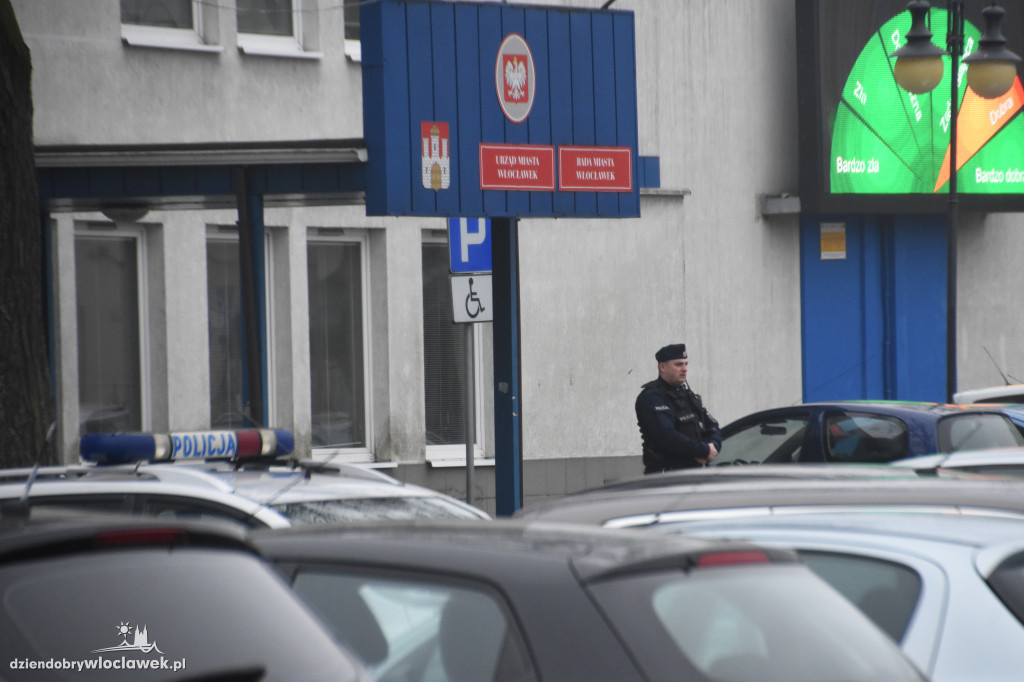 Alarm bombowy w urzędzie i sądzie
