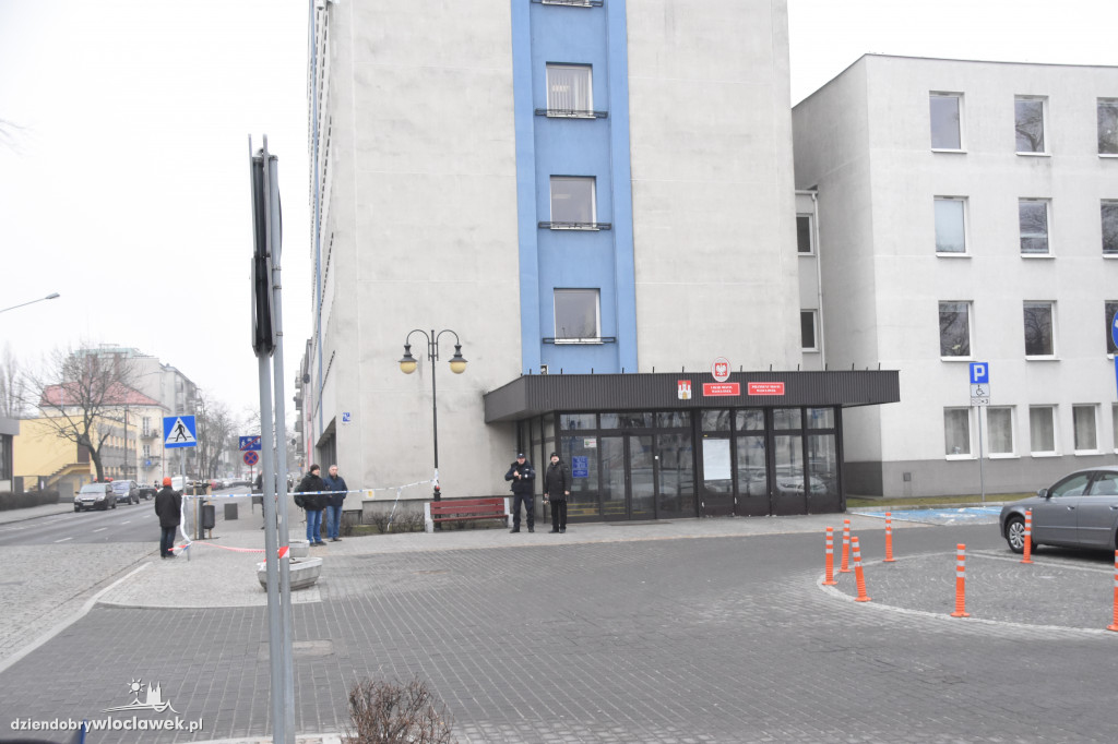 Alarm bombowy w urzędzie i sądzie