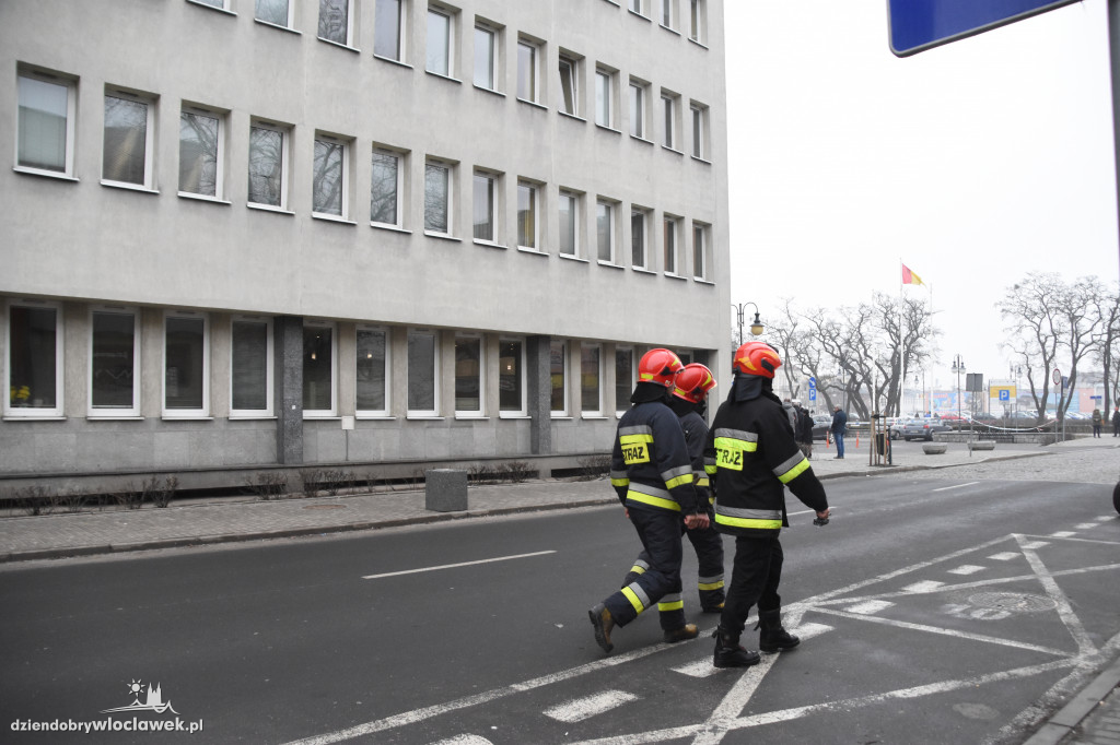 Alarm bombowy w urzędzie i sądzie