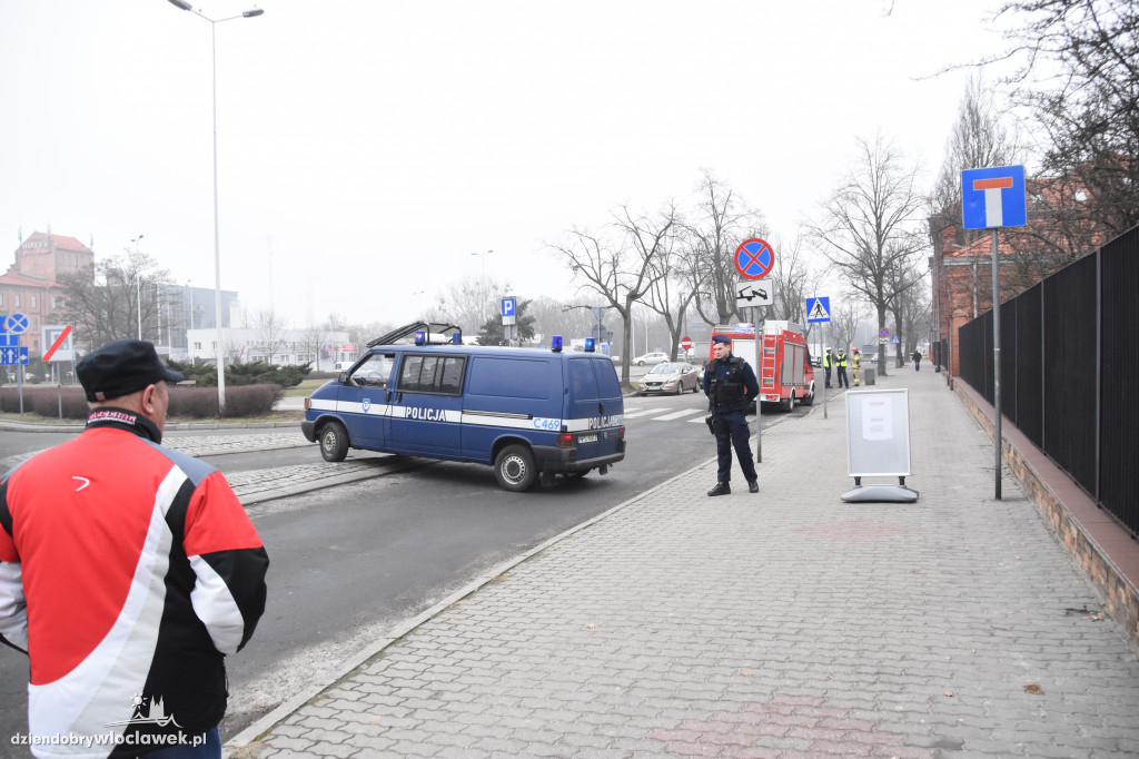 Alarm bombowy w urzędzie i sądzie