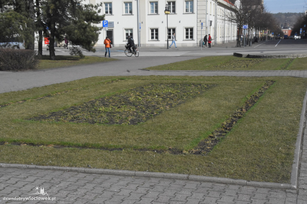Wiosna na placu Wolności