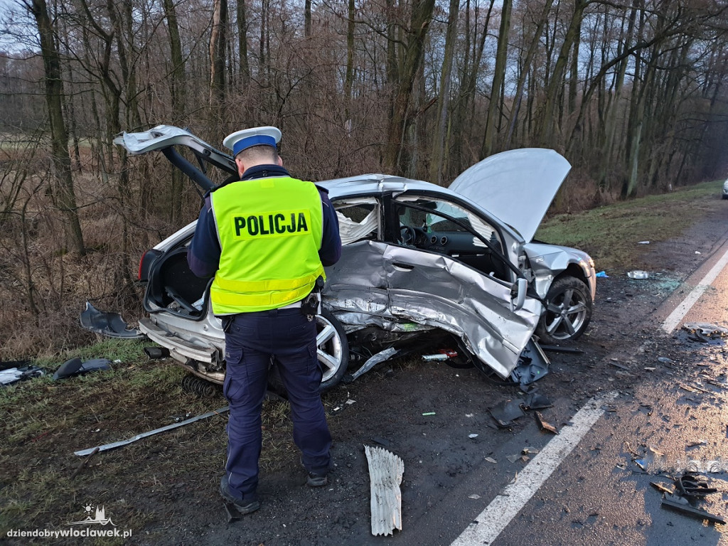 5 osób w szpitalu po zderzeniu 3 aut