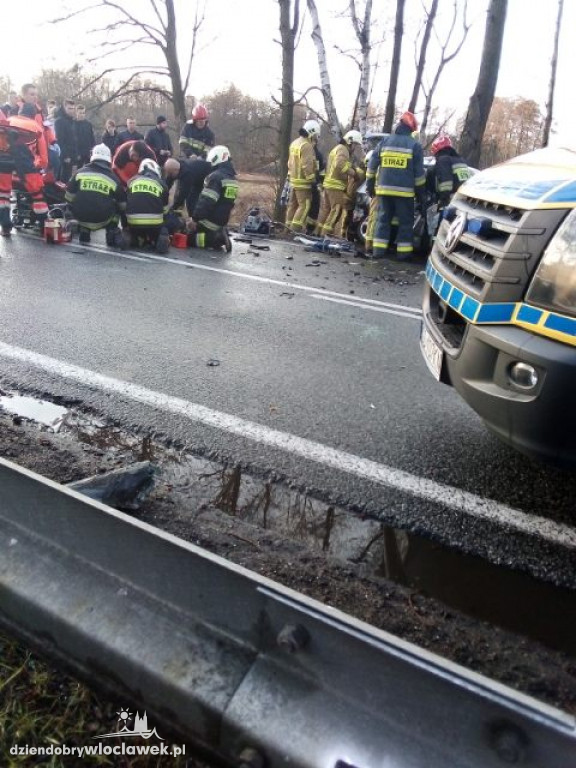 5 osób w szpitalu po zderzeniu 3 aut