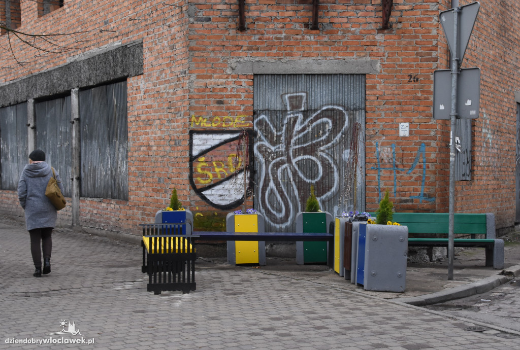 Mała architektura na 3 Maja