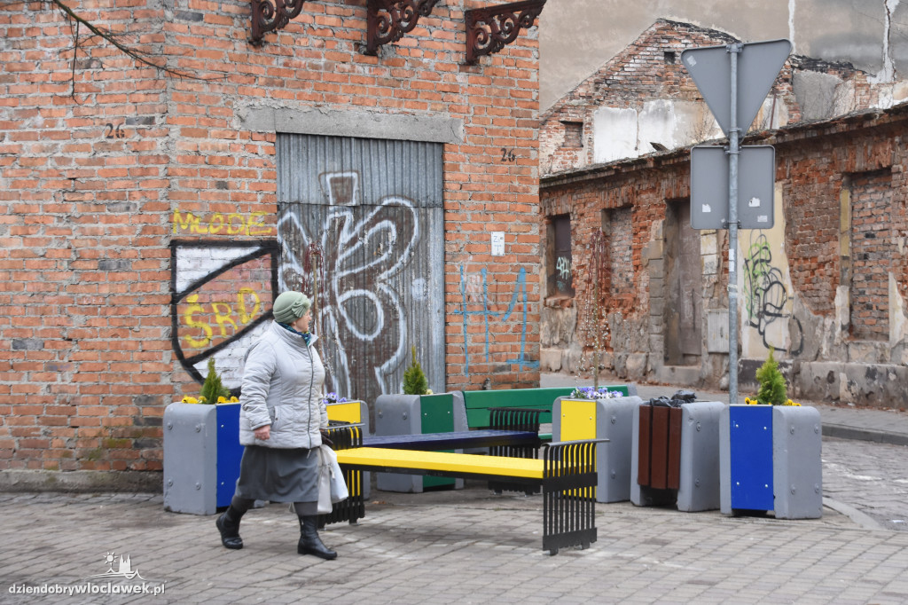 Mała architektura na 3 Maja