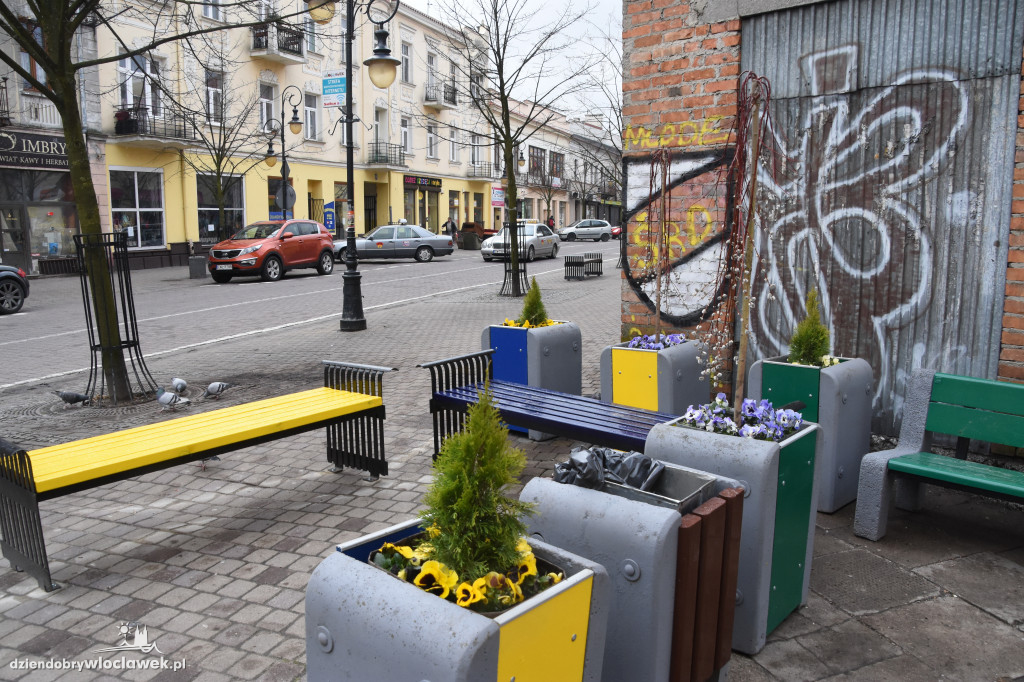 Mała architektura na 3 Maja