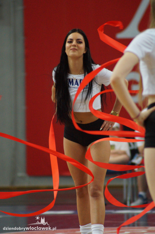 Cheerleaderki na meczu z HydroTruckiem