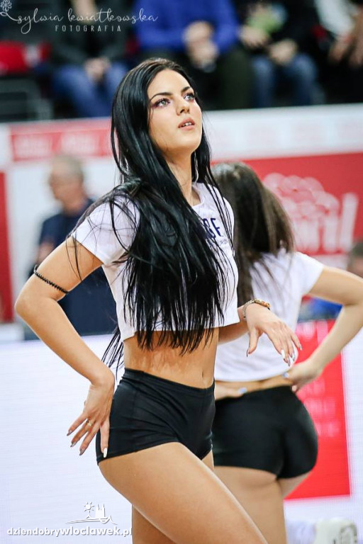 Cheerleaderki na meczu z HydroTruckiem