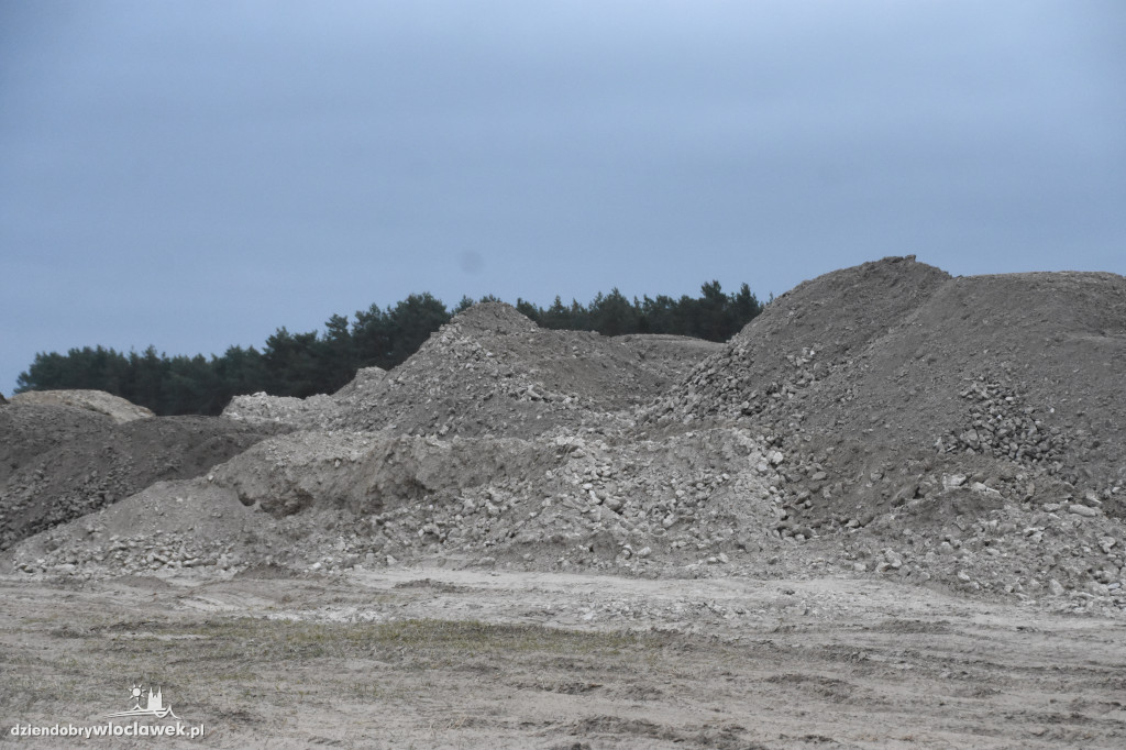 Ludzkie czaszki na polu pod Włocławkiem