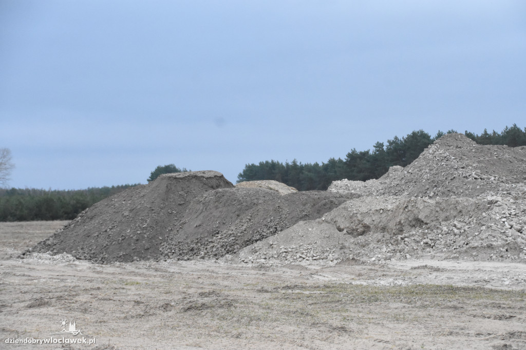 Ludzkie czaszki na polu pod Włocławkiem