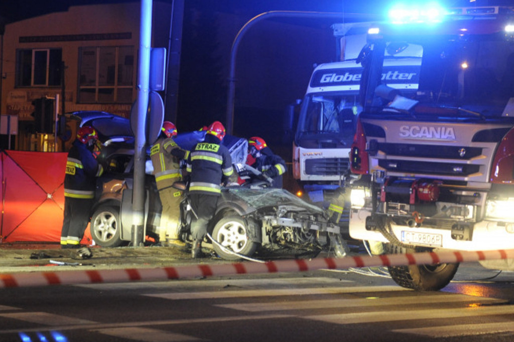 Wypadek na drodze. Nie żyją 2 osoby!