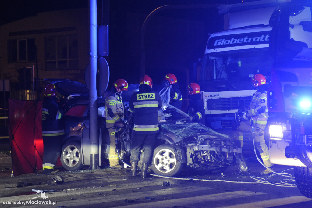 Wypadek na drodze. Nie żyją 2 osoby!