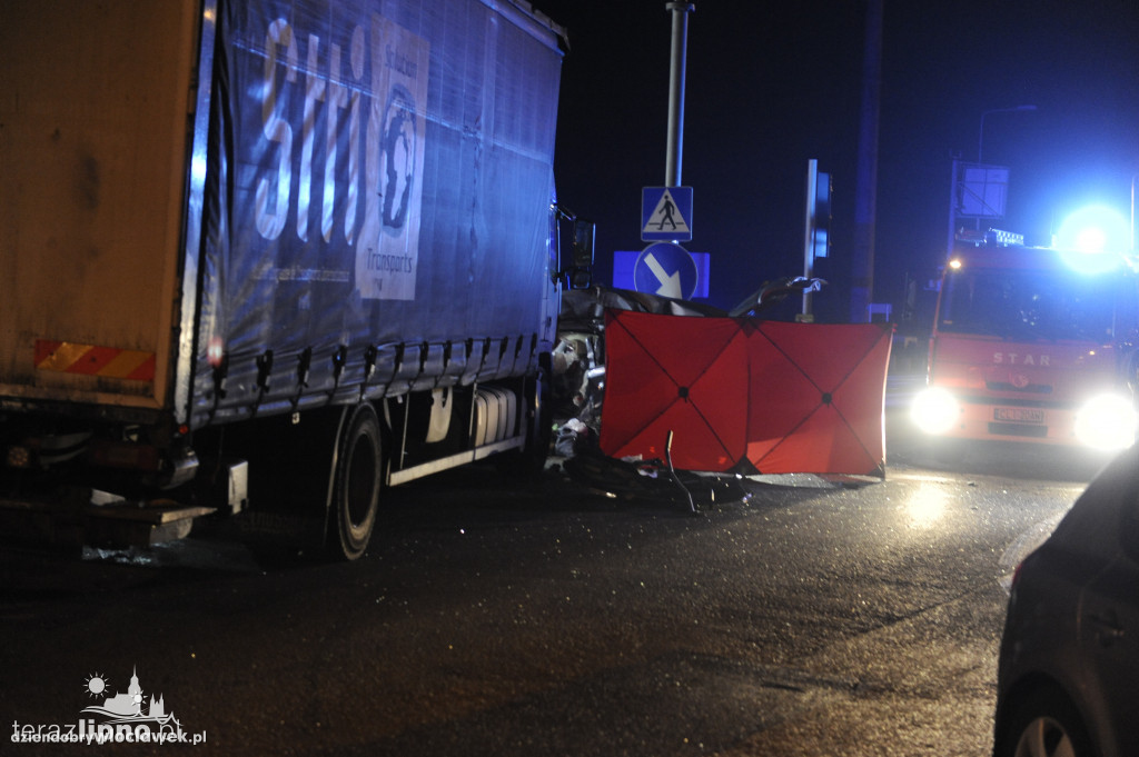 Wypadek na drodze. Nie żyją 2 osoby!