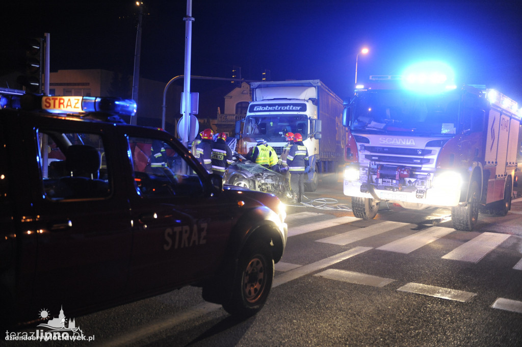 Wypadek na drodze. Nie żyją 2 osoby!