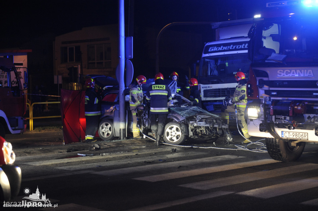Wypadek na drodze. Nie żyją 2 osoby!