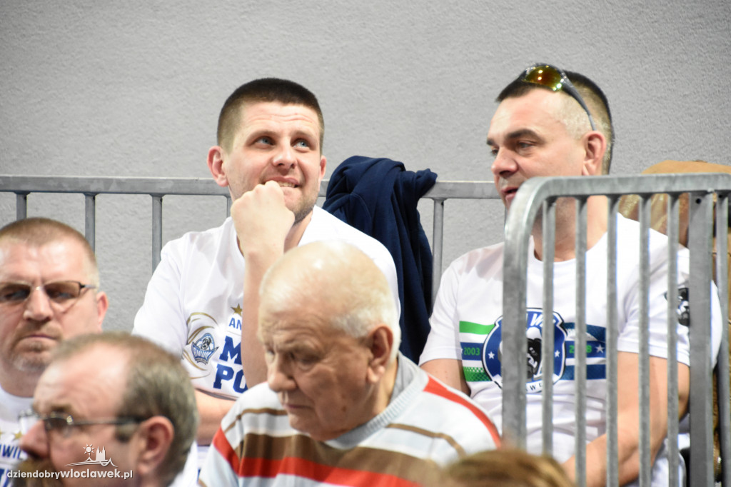 Kibice na meczu z Miastem Szkła Krosno