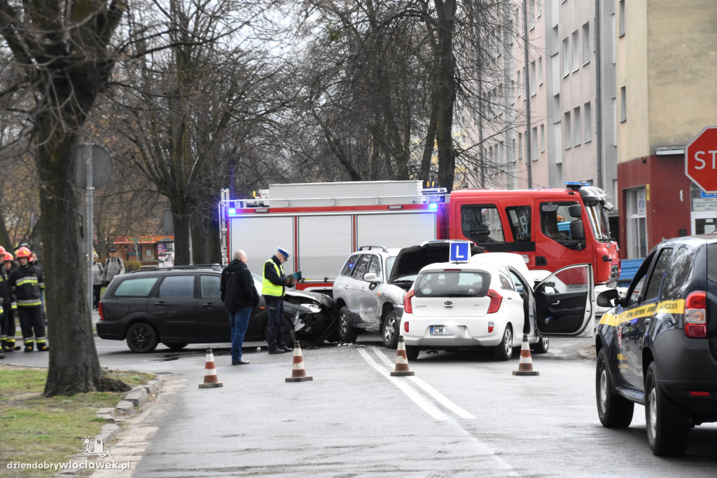 Zderzenie 3 aut na Kazimierza Wielkiego