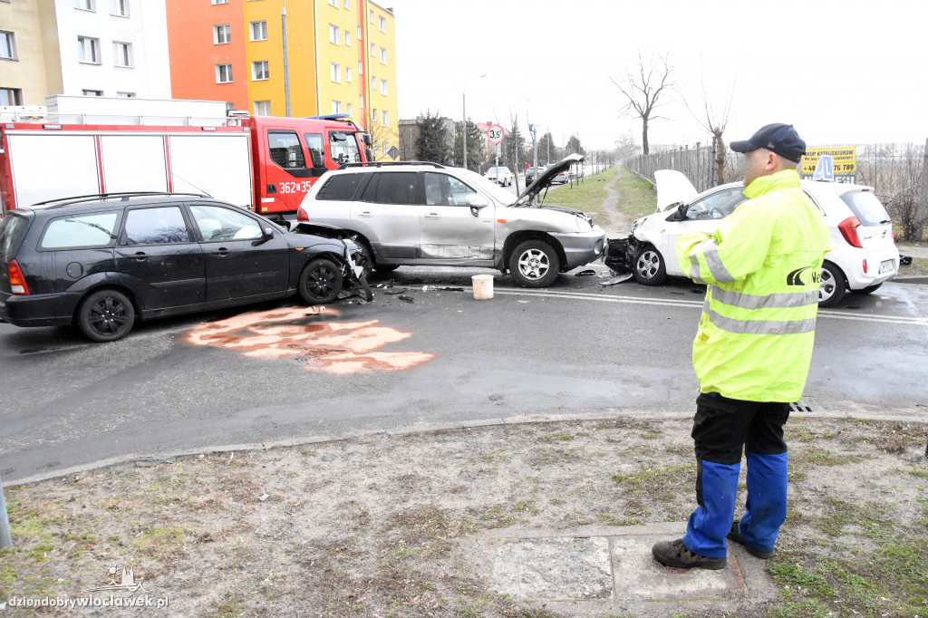 Zderzenie 3 aut na Kazimierza Wielkiego