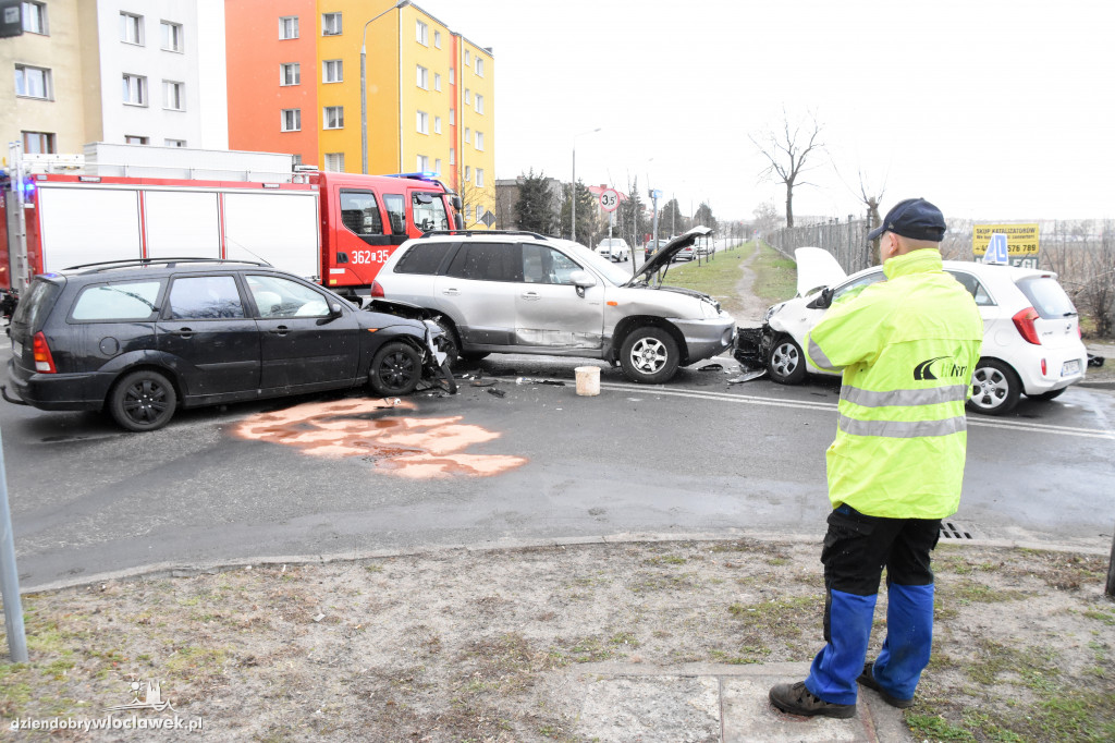 Zderzenie 3 aut na Kazimierza Wielkiego