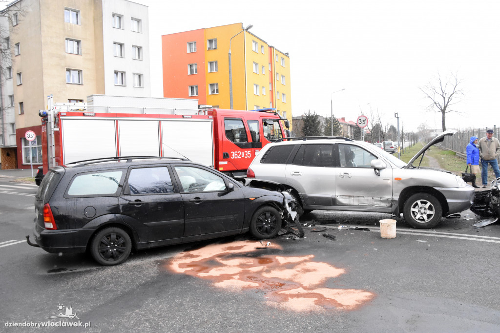 Zderzenie 3 aut na Kazimierza Wielkiego