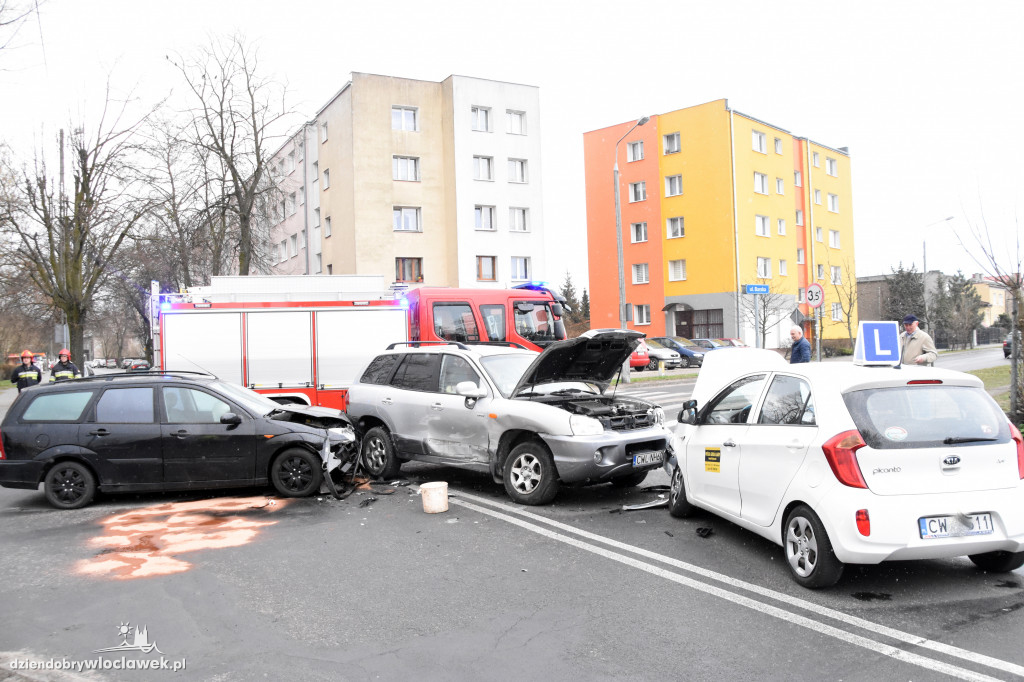 Zderzenie 3 aut na Kazimierza Wielkiego