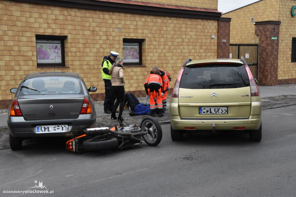 Wypadek na ul. Długiej, ranny motocyklista