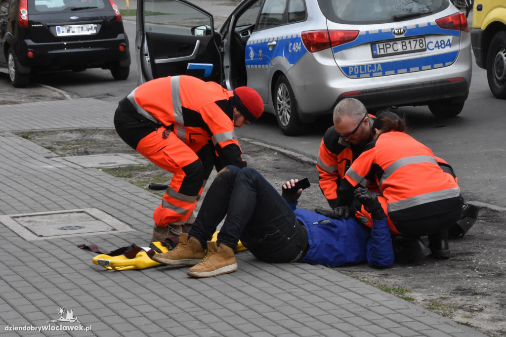 Wypadek na ul. Długiej, ranny motocyklista