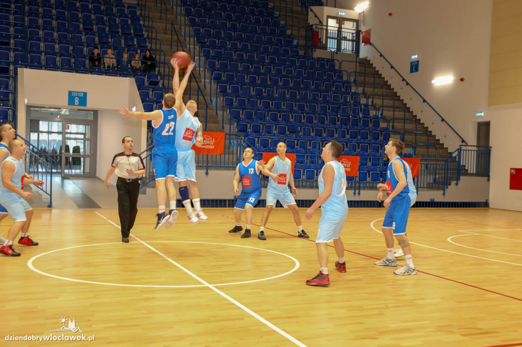 Finaliści turnieju 'Anwil pod koszem'