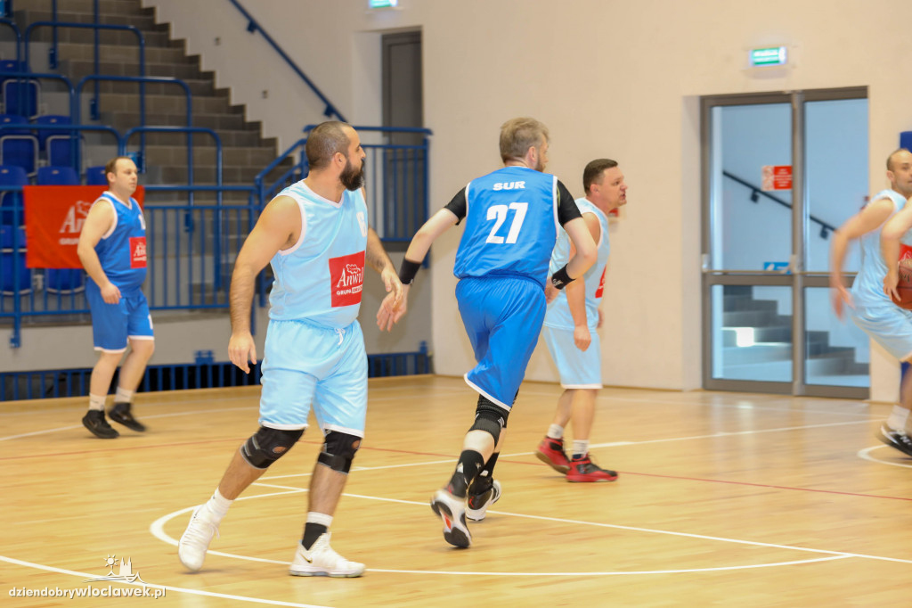 Finaliści turnieju 'Anwil pod koszem'
