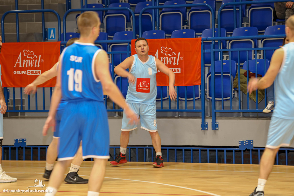 Finaliści turnieju 'Anwil pod koszem'