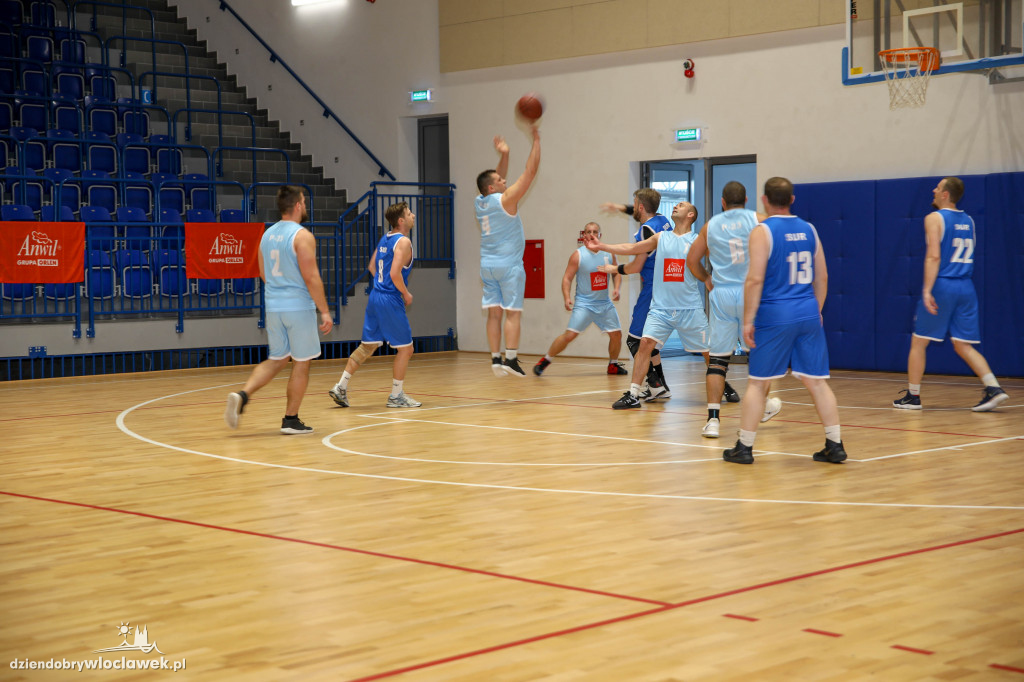 Finaliści turnieju 'Anwil pod koszem'