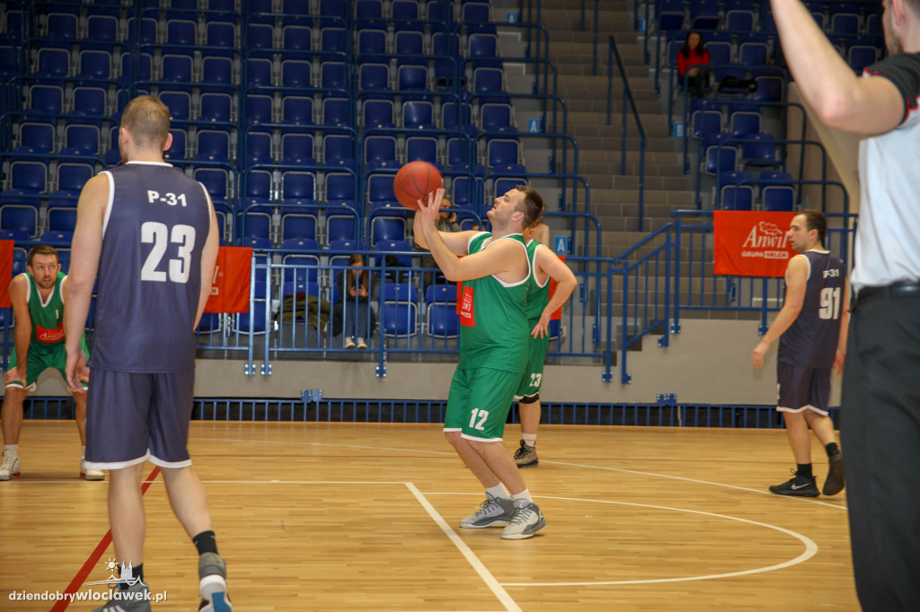 Finaliści turnieju 'Anwil pod koszem'