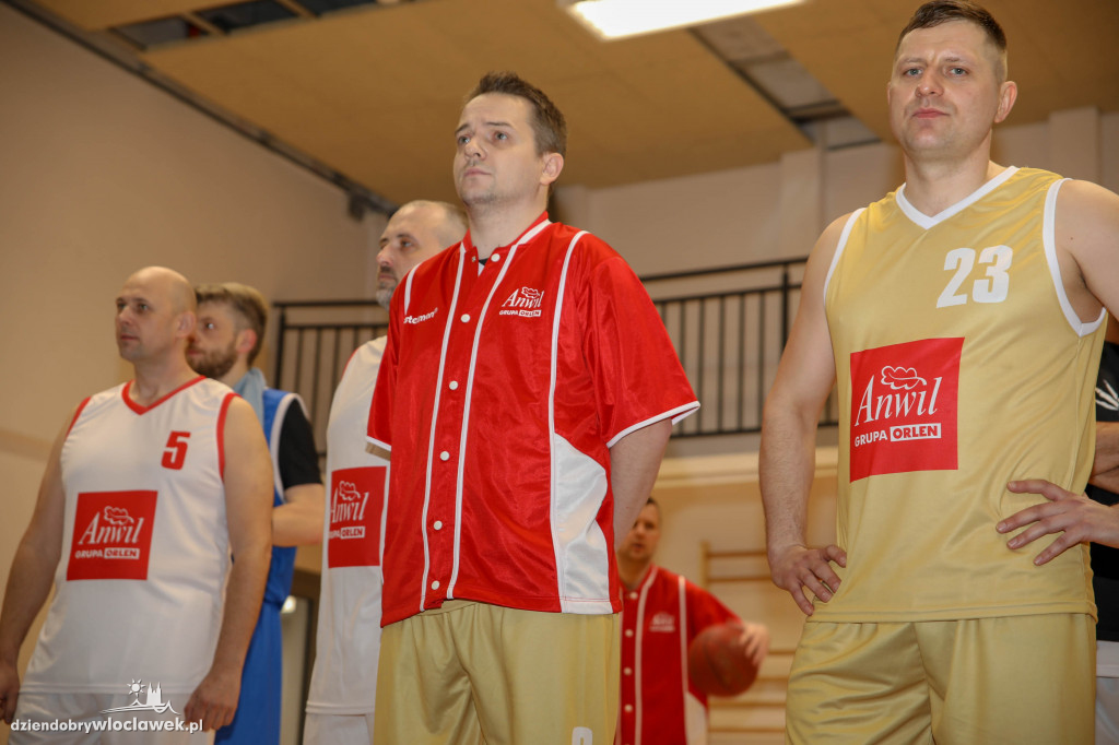Finaliści turnieju 'Anwil pod koszem'